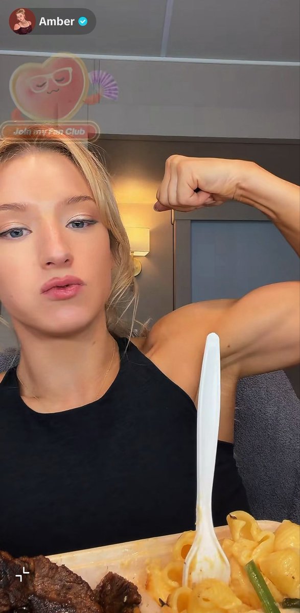 lutzliuser's tweet photo. Ty to whoever asked Amber to flex earlier on live ￼❤️ https://t.co/B3M2UTDKJL