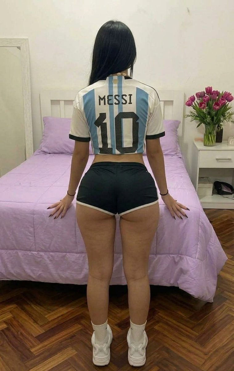 Divina_Babe's tweet photo. Thank you so much for everything my capitan #Messy4ever i grew up since children watching you, i'd like to play with you tooπβ½
Wanna play a football play with me?β½π₯
Gracias mi capi,me hubiera gustado jugar un partido contigo!π
Alguien para jugar y disfrutar el partido hoy? https://t.co/oF9EZ6c9EC