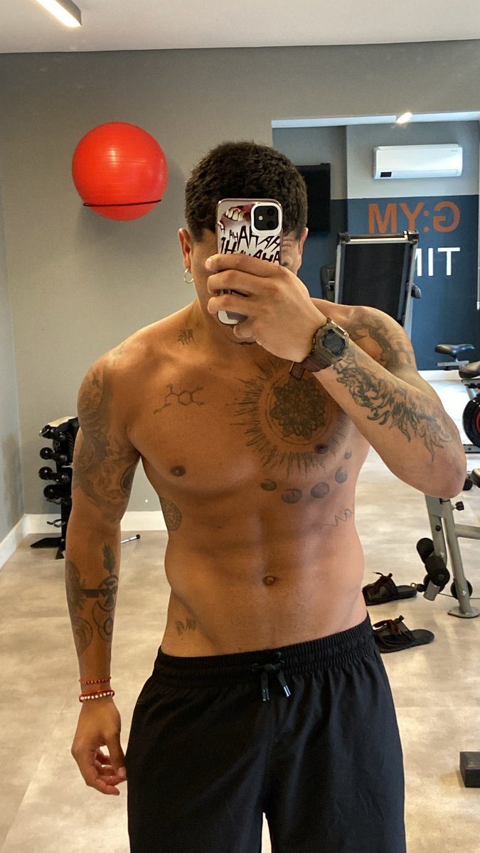 bjtreze13's tweet photo. 🔥pretinho da cor do acarajé. https://t.co/OjJIfwS105