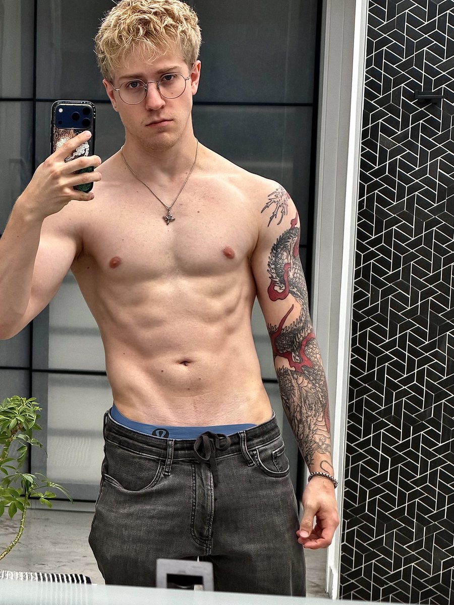 p3terfox's tweet photo. I can’t get over this lighting https://t.co/dZFIX4bT8a