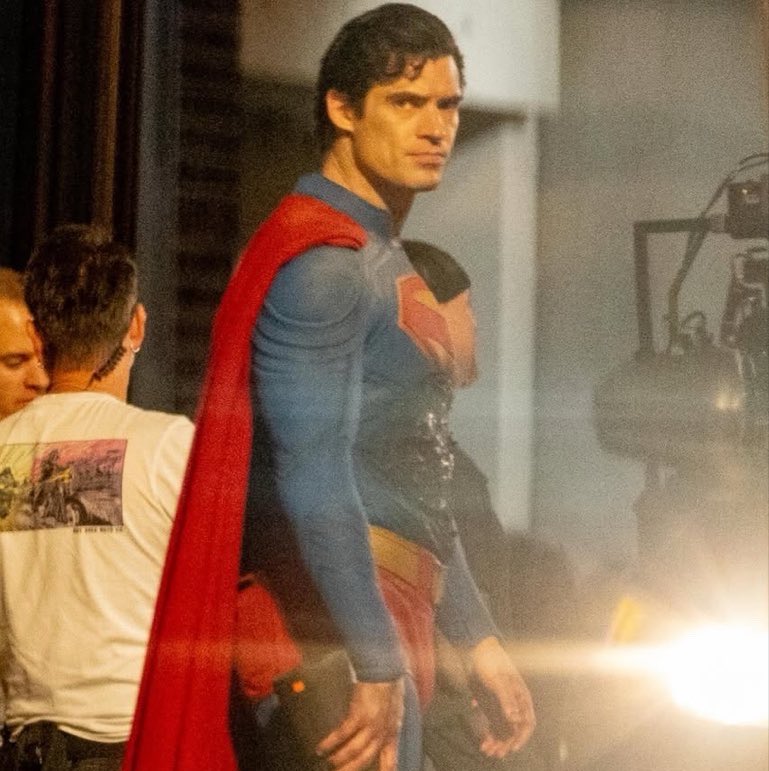 vixensupes's tweet photo. David in the Superman suit irritated as fuck bc he’s getting photographed kills me 😭 https://t.co/NDhqcZy7gJ
