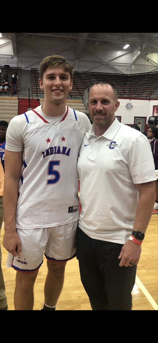 KimSuder44's tweet photo. Blessed with the Best🏀♥️‼️
Happy National Coaches Day 🏆 @petersuder1 @KhristianSmith_ @CoachSteeleMU @CoachElijahPenn @CoachBenBotts @CRichyRich23 @_CoachHolmes @DanLuers 
@Coach_Osborn https://t.co/u8knk9X67T
