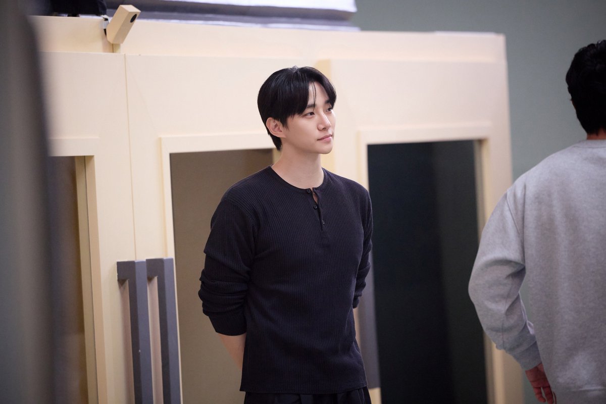 kbsworld_enter's tweet photo. 이준호, ‘대환장 기안장 시즌2’서 펼친 ‘스윗 일잘러’ 활약…흥행 활력 더했다

몸 사리지 않는 활약 빛난 ‘대환장 기안장 시즌2’…韓 1위, 글로벌 6개국 TOP 10

이준호, 드라마→예능까지 화제성 접수…흥행 이끈 다채로운 매력

[사진제공 = O3 Collective, 넷플릭스]

#이준호 #JUNHO https://t.co/WsXjYdLdK2
