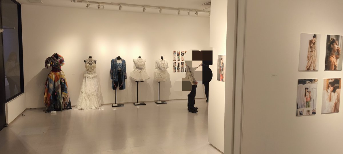 biro17565's tweet photo. いつもと違う雰囲気が楽しめる「idol file」3人を探すのも楽しく、写真展を楽しみました〜。帰りにヒカリエで食べるのもいいね。
#TaskhaveFun
#熊澤風花
#白岡今日花
#里仲菜月
#idolfile
#渋谷ヒカリエ https://t.co/nmVbIvZ3VE