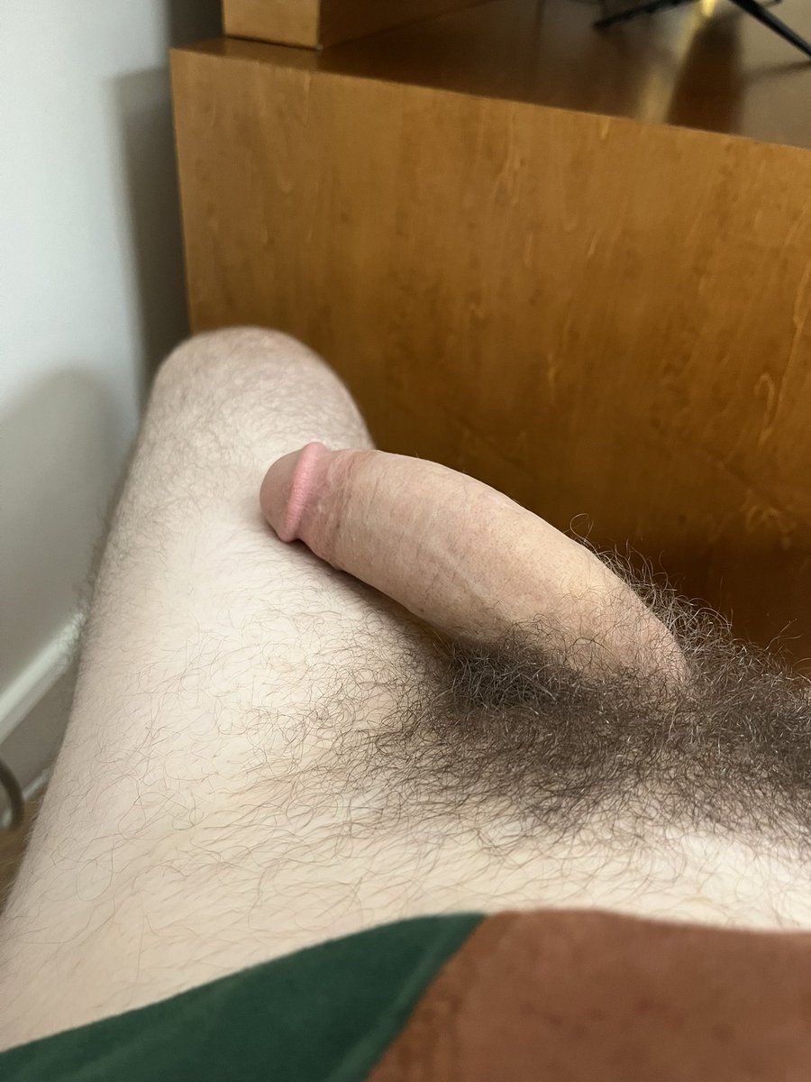 hunginbos's tweet photo. Just relaxing, who wants to get me hard? https://t.co/pGtT97yZOK