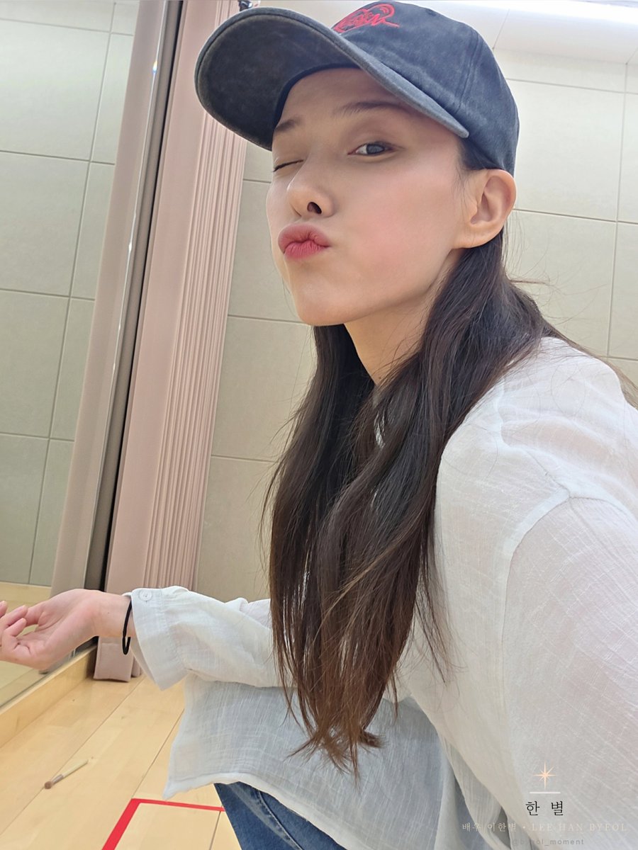 byeol_moment's tweet photo. 🌟 한별 배우님께는 추가로 꽃다발과 개인 선물을 전달 해드렸습니다! 🌟 https://t.co/DgpqcSES6m