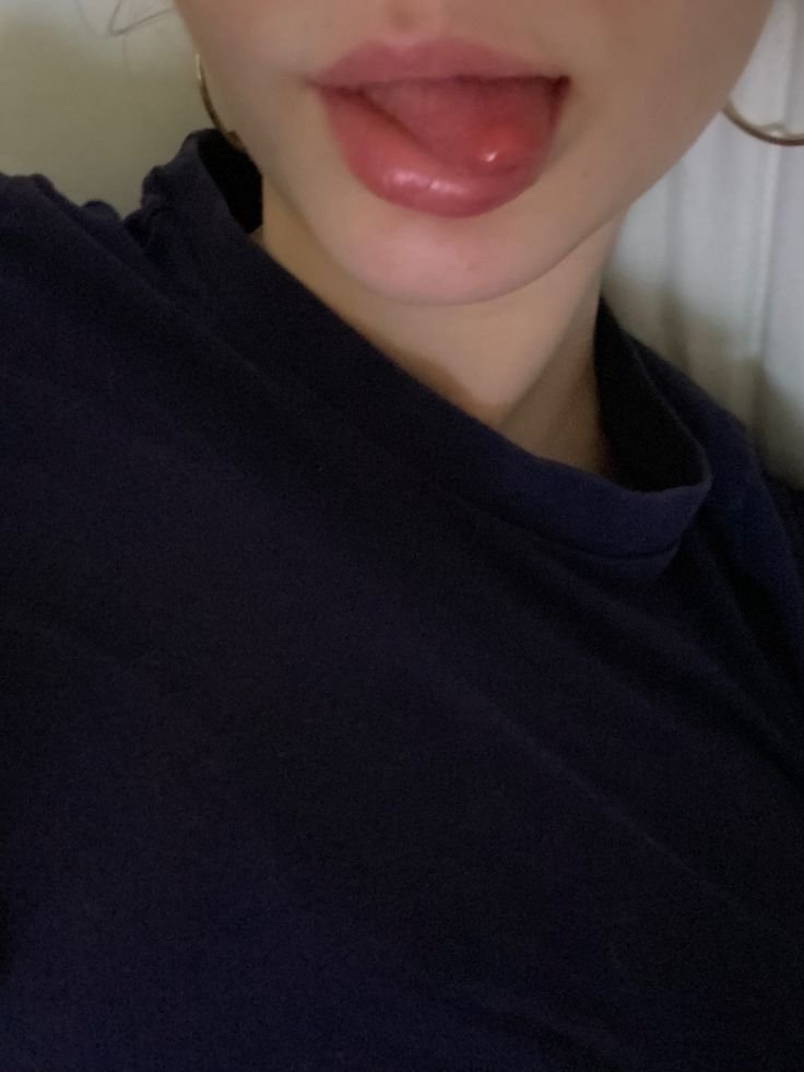 soph_esty's tweet photo. im looking for #nsfwtwt moots!!
-bi
-20
-she/her
-face only
-i’m pretty vanilla 
-switch
-i like music, video games, movies, being spoiled, makeup

♡  to be moots (selective) :3 #moothunt〃・ #nsfwtwtًً  #moot https://t.co/JqSibqHTZO