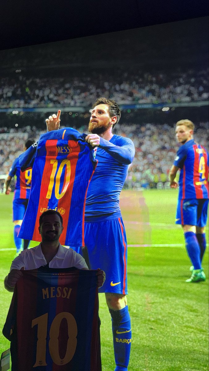 S_elenezi's tweet photo. Muchas gracias messi ❤️
الوداع يا ميسي ❤️❤️❤️❤️ https://t.co/TijASt68oY