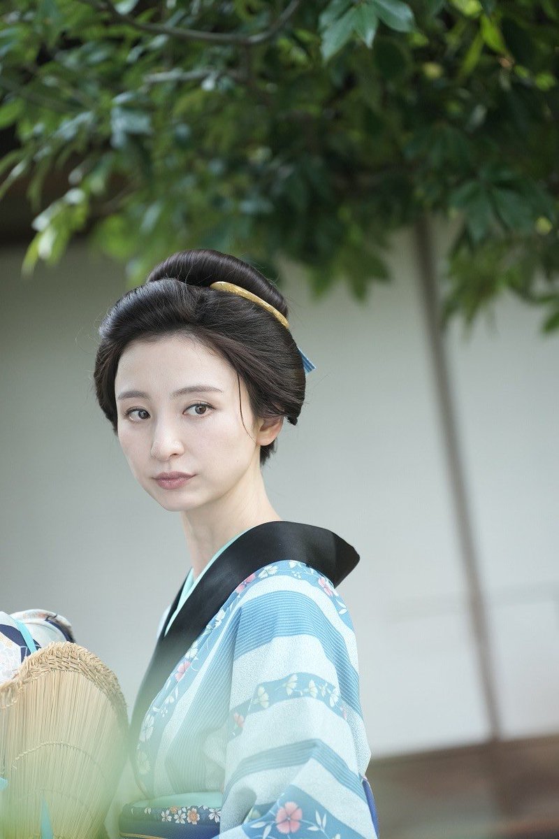oricon's tweet photo. 『水戸黄門』新作、年末に放送決定❗️
「また旅に出ることとなりました」
https://t.co/hxDoUK9vzY

水戸光圀：武田鉄矢
助さん：財木琢磨
格さん：荒井敦史
詩乃：篠田麻里子
風車の弥七：津田寛治
柳沢吉保：袴田吉彦
ほかゲスト多数 https://t.co/tektEC0HUA
