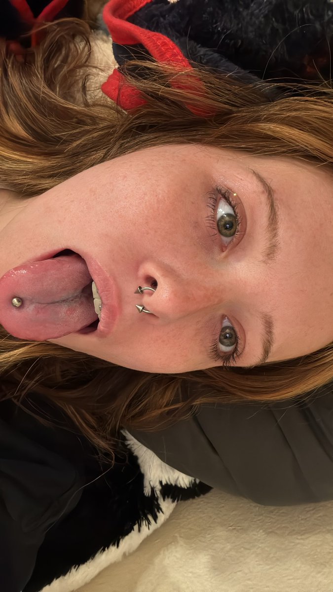 vioporeon's tweet photo. Tongue piercing acquired https://t.co/Ab3bBpAKfI