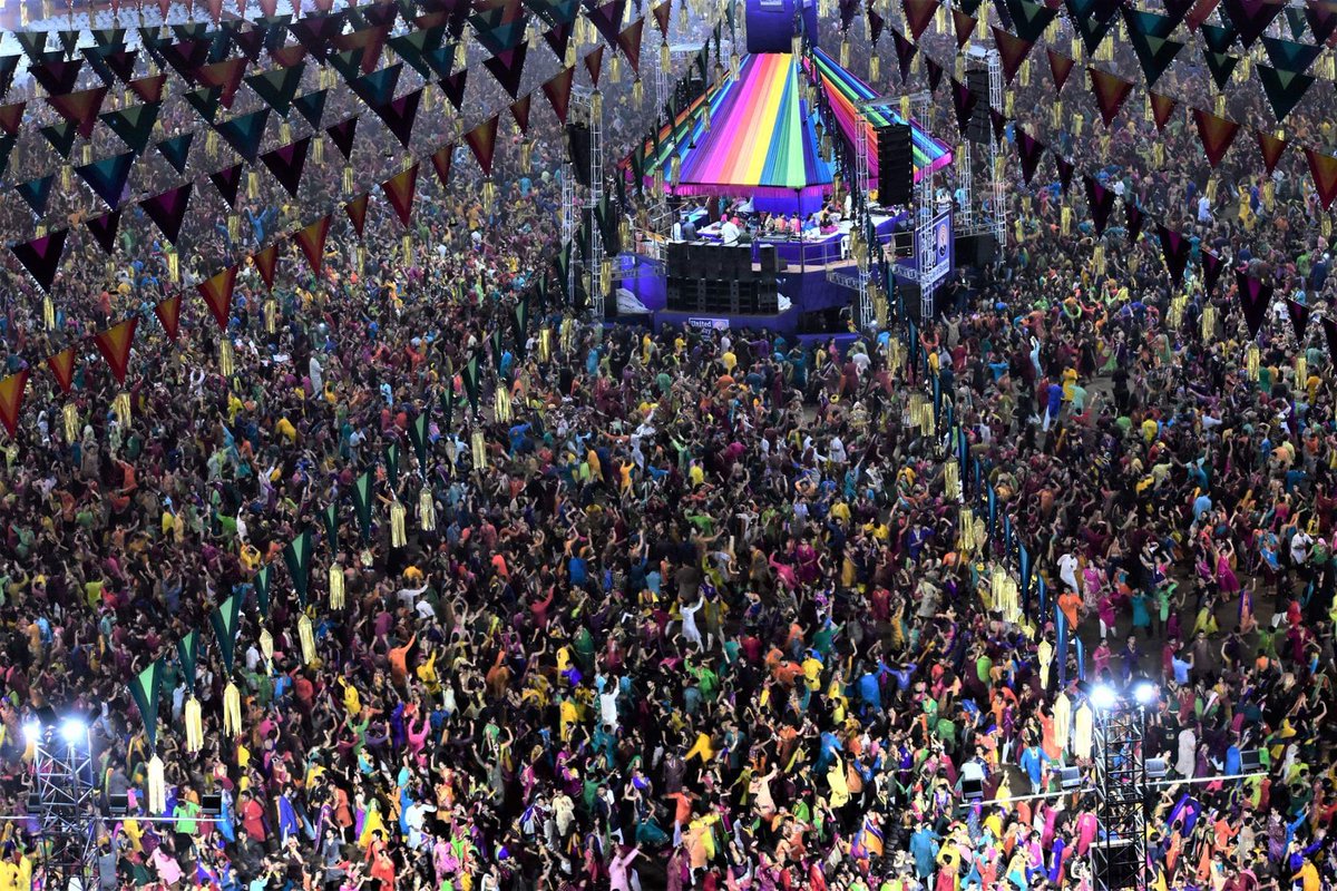 LetTalkVadodara's tweet photo. United Way Atul Purohit Garba in Vadodara Free Entry ; Guinness Record to be Attempted
#VMC @VMCVadodara
#AtulPurohit
#LetsTalkCity
#Vadodara #Baroda #Gujarat #Navratri2026 #Entertainment
https://t.co/3XEAdRJERw
Via https://t.co/apeZVgx9ZV https://t.co/NBhpd3rJgK