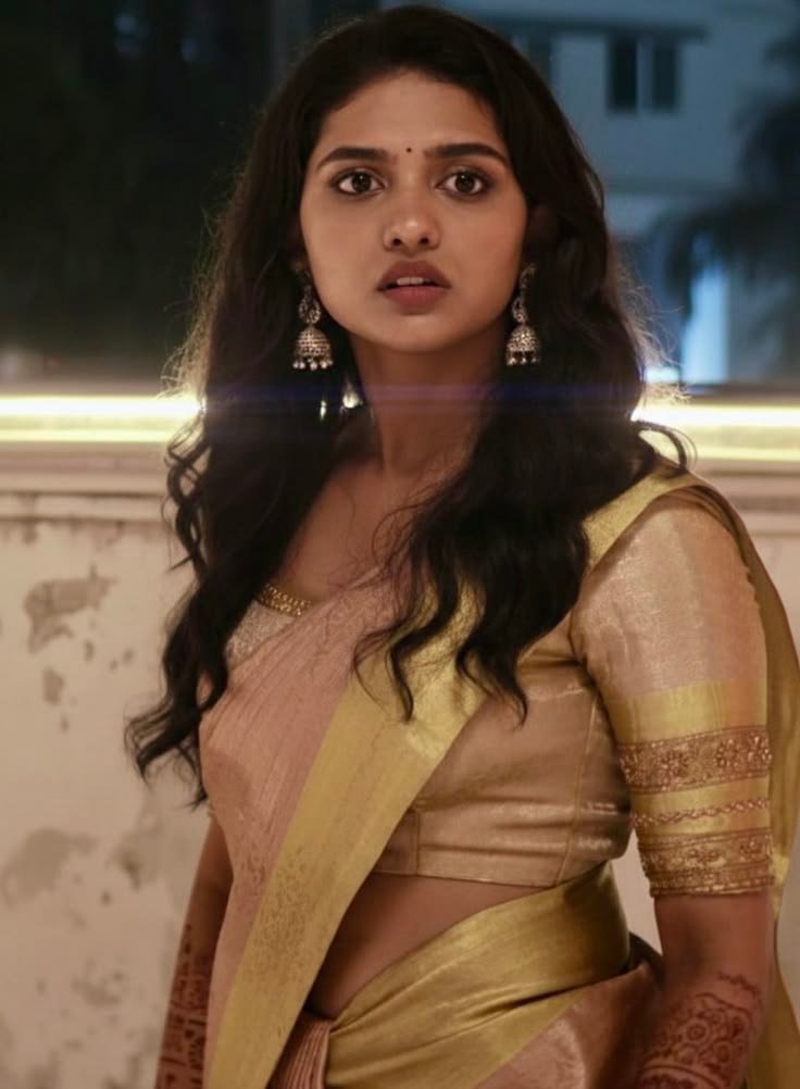 O_viya01's tweet photo. Mom: Dai un thangachi kalyanathuku dress eduka porom. Unaku enna Venum pant'a illa veshtiya?

Me: (dreamed already to wear saree) Kadaisi varaikum oru paiyan kita Saree, Lehanga option lam kekave matingalla. https://t.co/n9ZX1vl6Yc