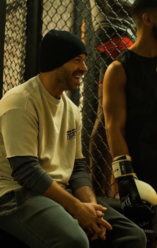 punyupipi's tweet photo. #FranckGastambide #TheCage #ザ・ケージ
THE CAGEのBOSSがめちゃくちゃ好き。特にeps.4でテイラーに棄権するか聞くシーン🥲
優しさが詰まってるわけですよ😭
いや違うな、ママに会いに行くテイラーについて行くシーンもとんでもなく優しくてグッとくる。あ、でも1話のリアリストな側面も好き😭🩷 https://t.co/oih1iLxukc