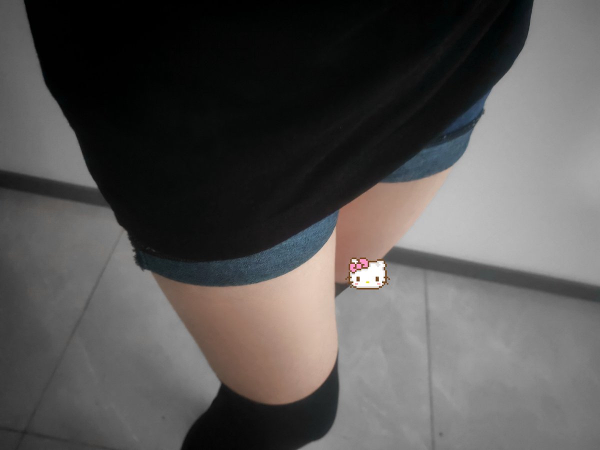 Ann228128's tweet photo. 好喜欢大腿腿腿腿腿。。。但是墙内人设不能分享 https://t.co/hd4yhAs9LA