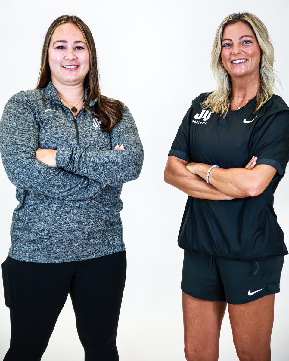 JAX_Softball's tweet photo. Happy National Coaches Day To The Best Ladies Around 💚

#JUPhinsUp https://t.co/V27sEeSIyC
