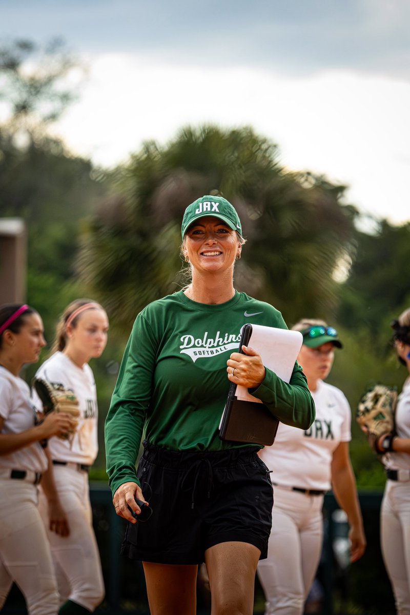JAX_Softball's tweet photo. Happy National Coaches Day To The Best Ladies Around 💚

#JUPhinsUp https://t.co/V27sEeSIyC