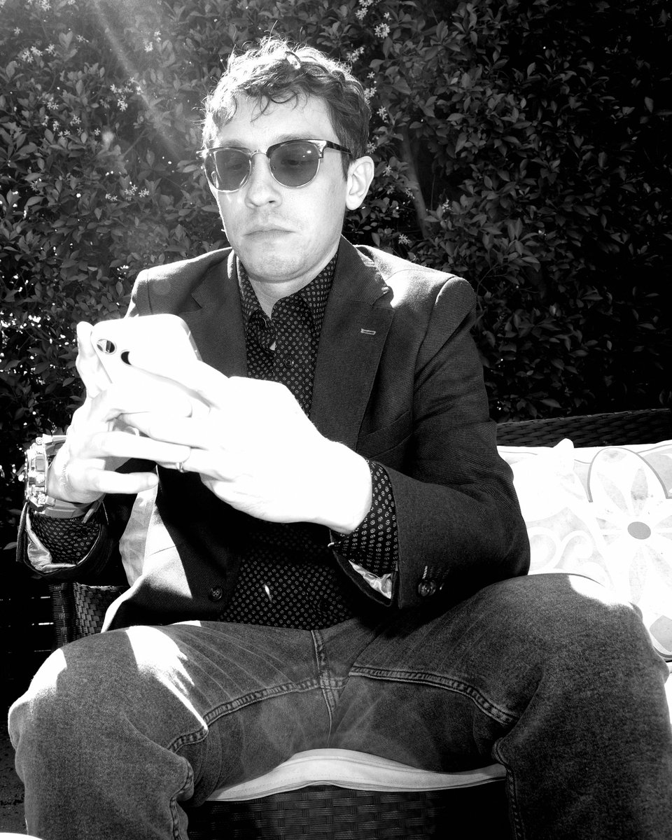 triumphtuesday's tweet photo. Everything Is Done On Phones NOw, The Future Of Money Is In Our Hands #Cash #Ad #Phone https://t.co/eAbyABmsr0