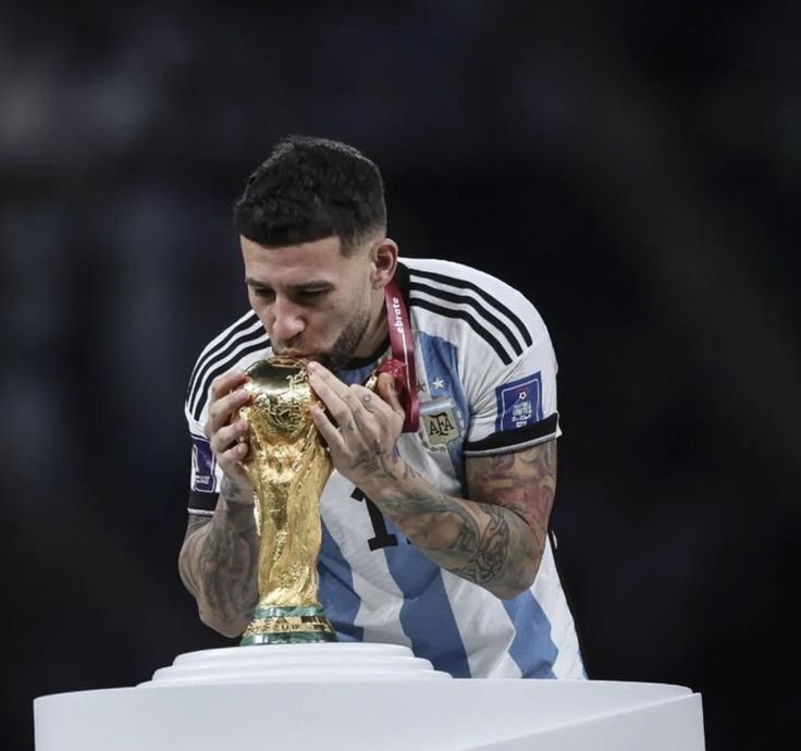 wencats's tweet photo. no nos olvidemos que hoy también se despide el general, gracias por todo otamendi, nos vas a hacer mucha falta. 🤍 https://t.co/umMwjC78PK