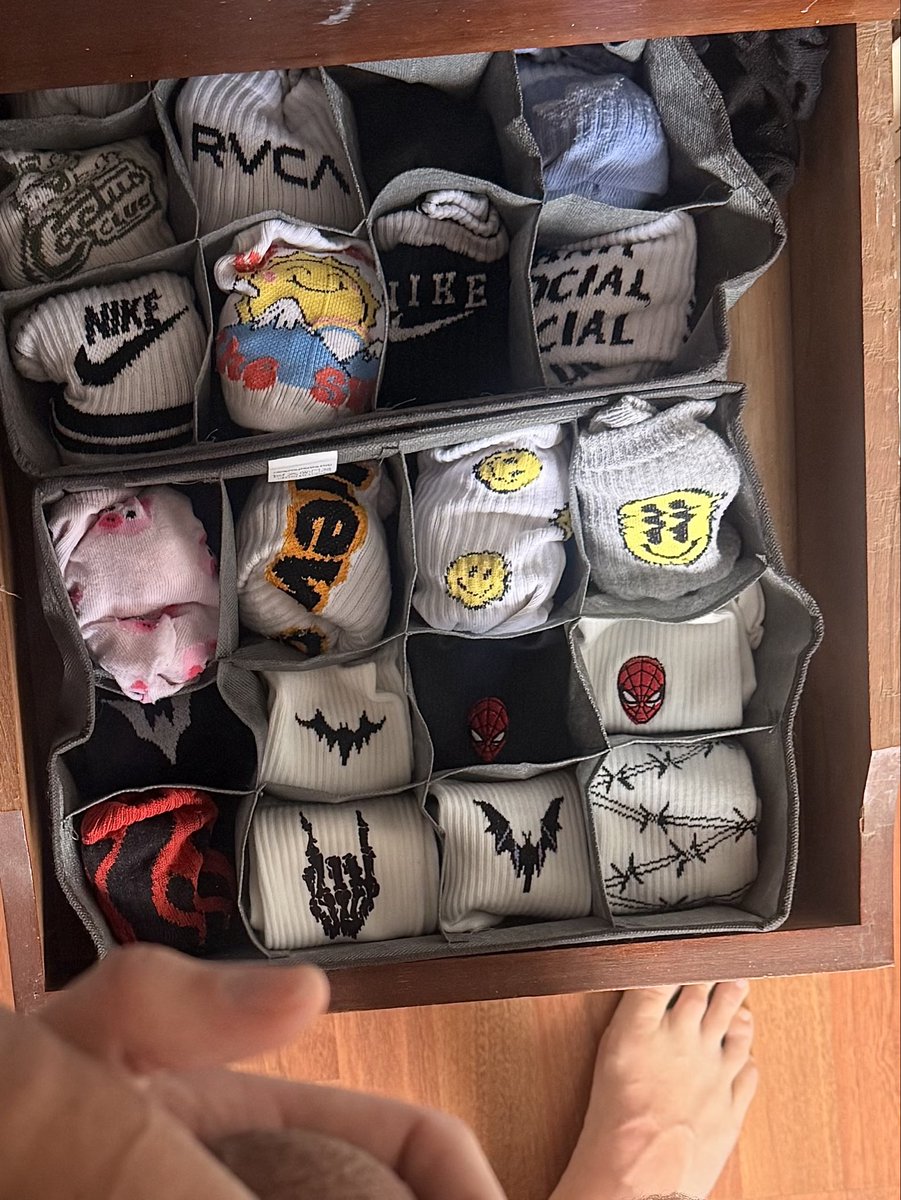 4rseni1's tweet photo. Como varios me pidieron otro juego 👀:

Adivina qué 🧦 elegí para hoy y te envío un video 🍆💦💦 https://t.co/yBKQvPHraQ