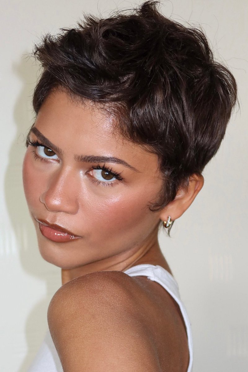 _filmcrave's tweet photo. Zendaya stuns for Paris Fashion Week.

📸 Ernesto Casillas https://t.co/JWjUKI8uMw