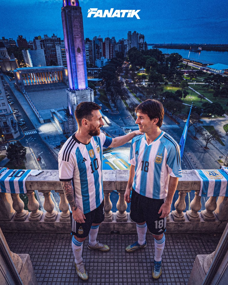 fanatikcomtr's tweet photo. 🥹 Lionel Messi, 2005 yılında ilk maçına çıktığı Arjantin Milli Takımı’na tam 21 yıl sonra veda ediyor. 🇦🇷

Arjantin formasıyla 207 maçta 107 gol atan efsane; 2 Copa America, 1 Finalissima ve müzesindeki en büyük mücevher olan 1 Dünya Kupası ile zirvede veda ediyor! 🏆👑

Bir daha onun gibisi gelmeyecek. Teşekkürler Leo! 💙