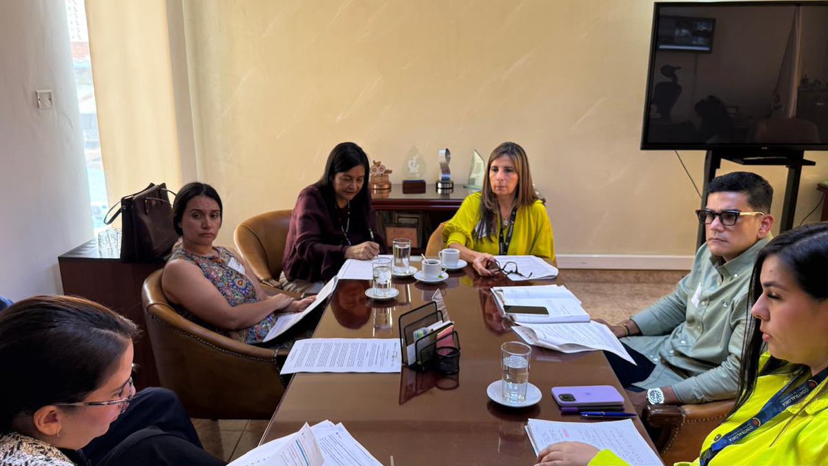 AuditoriaGen's tweet photo. La Gerencia Seccional VI Bucaramanga acompañó la reunión de la Comisión Regional de Moralización en la capital de Santander. En el encuentro, se abordaron distintos temas de interés para la comunidad y el fortalecimiento del control social en el territorio. 
 #AGREnRegiones https://t.co/SOwIpvUpdX