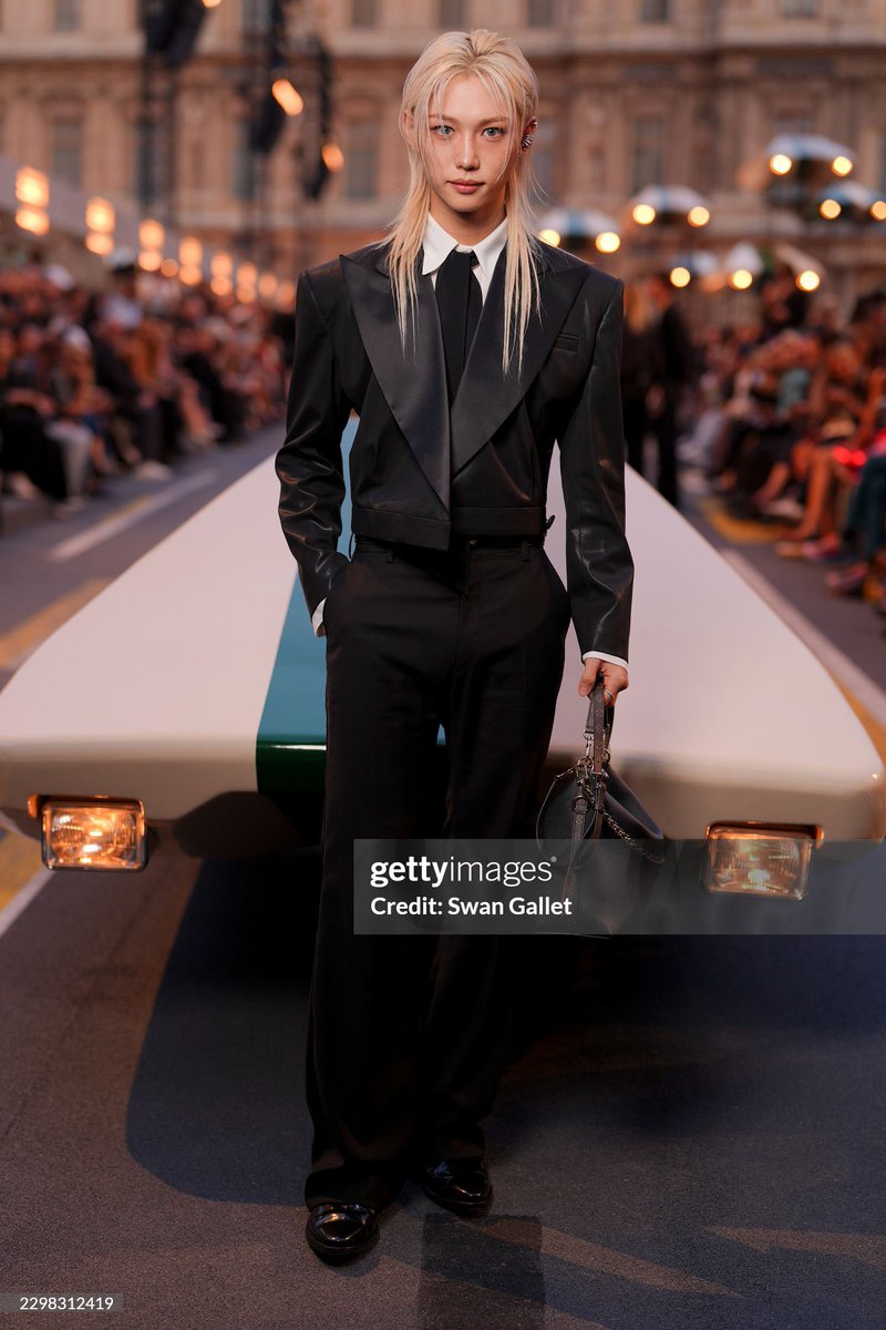 yaongbok915's tweet photo. gettyimages

FELIX PFW LOUIS VUITTON SS27
#FELIXxLVSS27 #FELIX 
@LouisVuitton https://t.co/iVRKj3D1sR