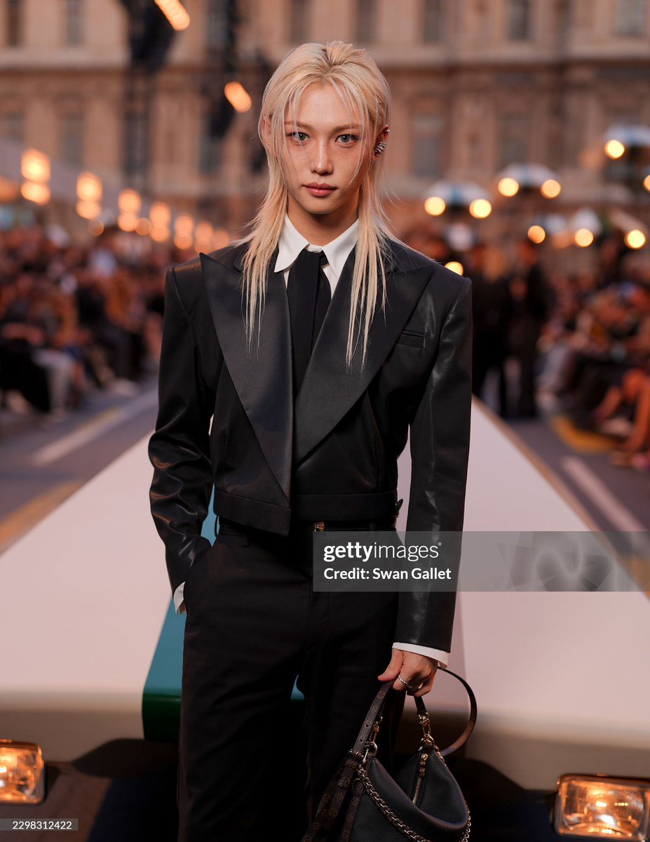yaongbok915's tweet photo. gettyimages

FELIX PFW LOUIS VUITTON SS27
#FELIXxLVSS27 #FELIX 
@LouisVuitton https://t.co/iVRKj3D1sR