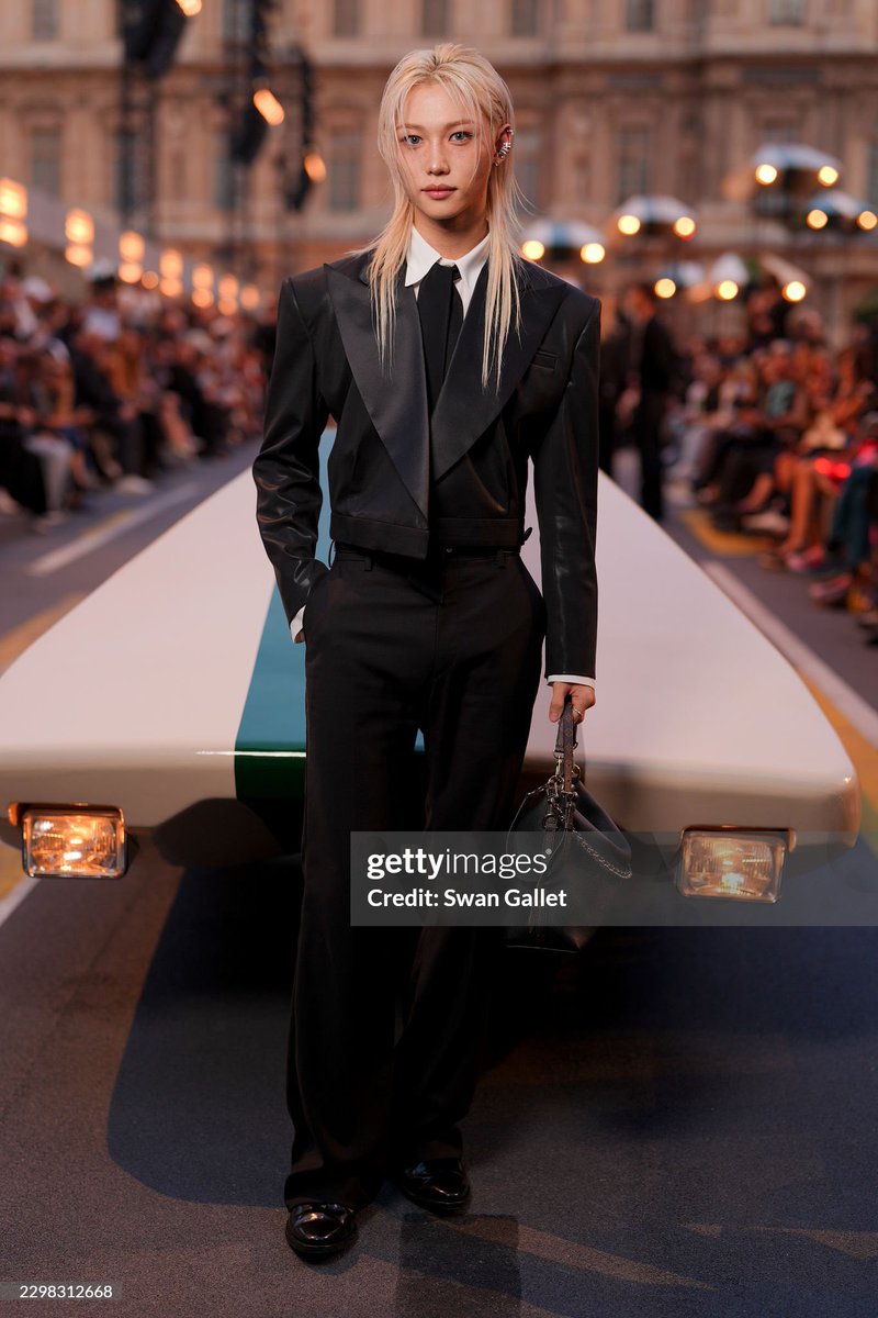 yaongbok915's tweet photo. gettyimages

FELIX PFW LOUIS VUITTON SS27
#FELIXxLVSS27 #FELIX 
@LouisVuitton https://t.co/iVRKj3D1sR
