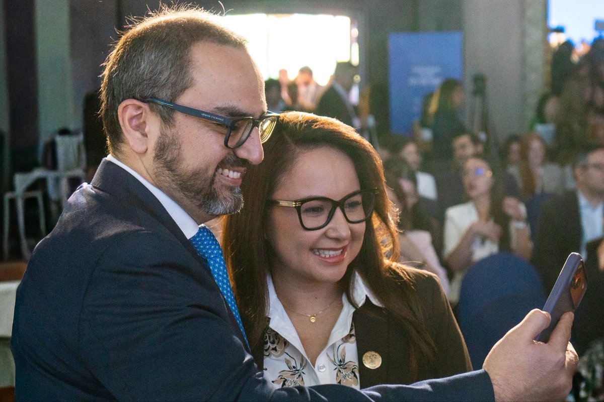MinGobiernoEc's tweet photo. Ecuador apuesta por atraer inversión extranjera y generar oportunidades de crecimiento económico. El presidente @DanielNoboaOk y la ministra de Gobierno, @NatalyMorillos, participaron en la inauguración del GET Forum 2026, un espacio que conecta innovación, tecnología y negocios. https://t.co/Xj9epEfS4D