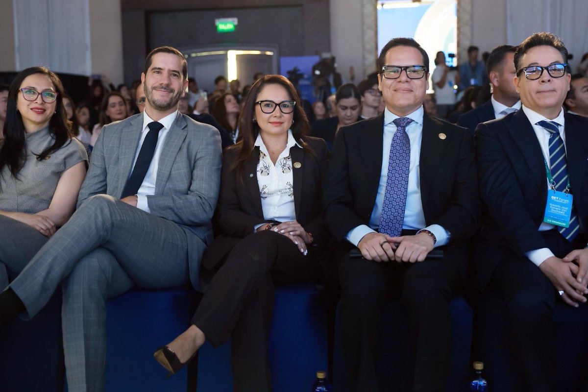 MinGobiernoEc's tweet photo. Ecuador apuesta por atraer inversión extranjera y generar oportunidades de crecimiento económico. El presidente @DanielNoboaOk y la ministra de Gobierno, @NatalyMorillos, participaron en la inauguración del GET Forum 2026, un espacio que conecta innovación, tecnología y negocios. https://t.co/Xj9epEfS4D