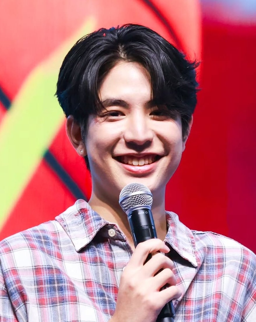 SwanRedknut's tweet photo. This smile heartwarming,
This smile brighter than the sun,
This face the most handsome,
This face that cures everything,

THIS SMILE
THIS FACE

🫶🏻🦦

#SeaKeen
#sea_ta_lay https://t.co/ubPAoyzuLW