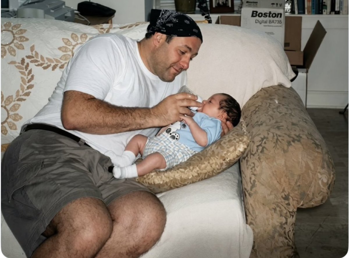MobstersDaily's tweet photo. James Gandolfini and his son Michael (1999). https://t.co/zkLhFz6I2L