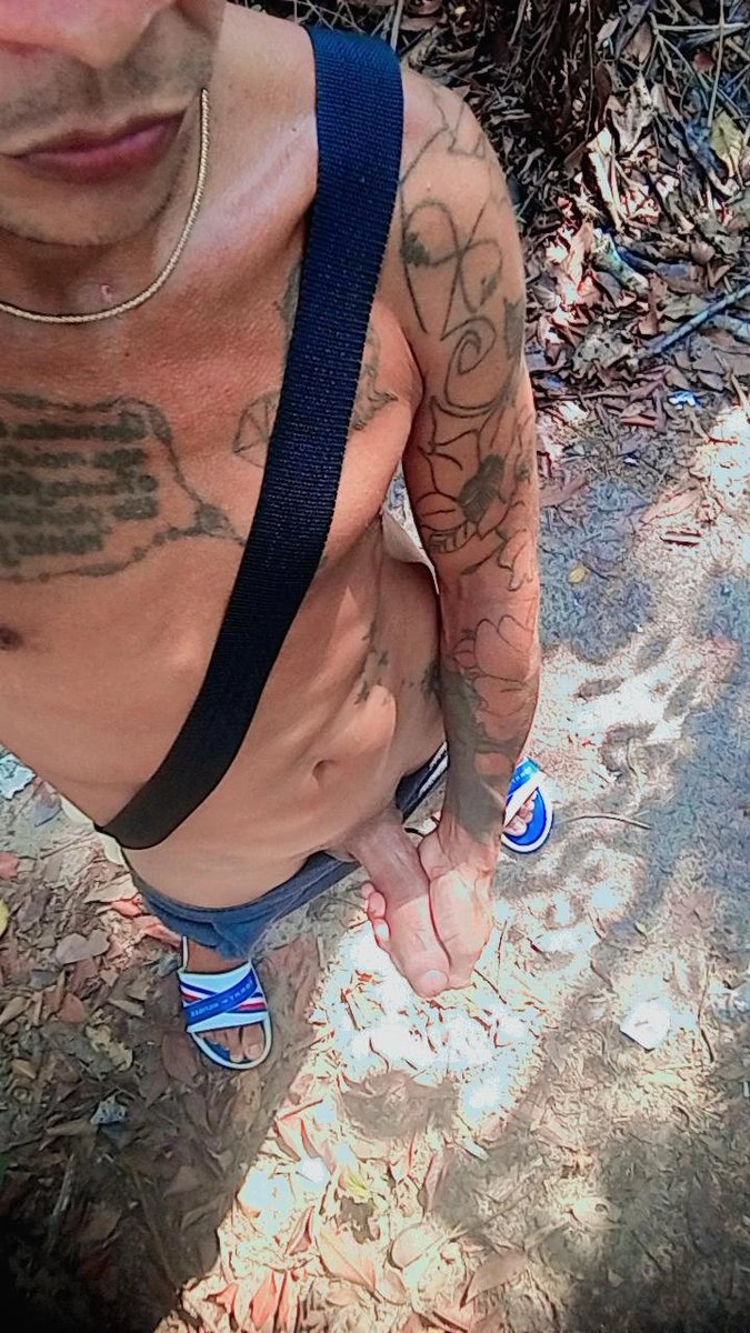 LttleStuart's tweet photo. Visitando atrinlha do garden do viver melhor 😈🍼🍆🕯️🌶️🔥 https://t.co/Ei3IFJjaHO