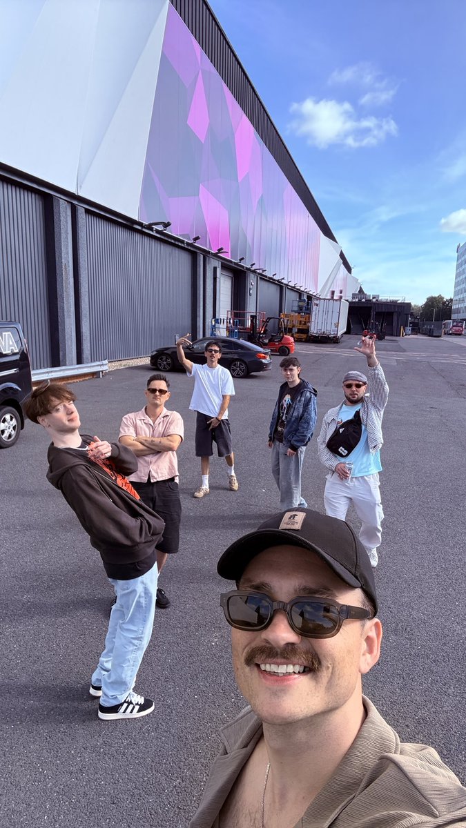 Ron_Plays_Games's tweet photo. 2 years ago I made the decision to take an extended break from streaming. 

This Runefest made me realise it’s the people that bring you back. Not the grind.

Every single one of you that I had a chat with had nothing but open arms. Thank you 🙏

It’s good to be home 🫡 https://t.co/FYsE2Ijq3I