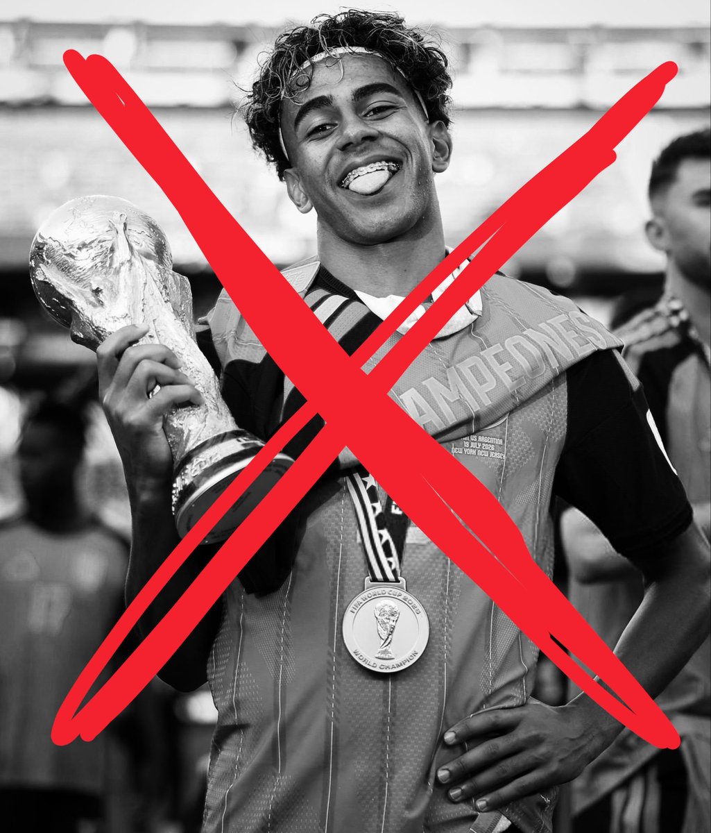 blgr_ana's tweet photo. 10 minutos y aún no mete gol, ya no reconozco a mi jugador
Lo siento, se tenía que decir y se dijo #LamineOut https://t.co/v27sAM7LFq