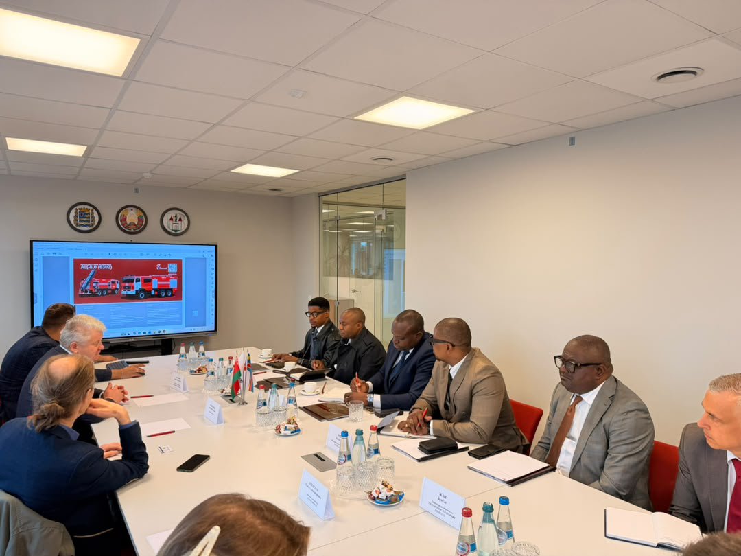Moniamwanga12's tweet photo. TRANSCO en mission en Biélorussie
Conduite par son DG @CKilubu, la délégation a enchaîné,ce mardi,réunions de travail et visites guidées autour des solutions de mobilité électrique et ds perspectives de modernisation du parc

Ds échanges porteurs de nvells perspectives pr TRANSCO https://t.co/sj5cBLSt0n