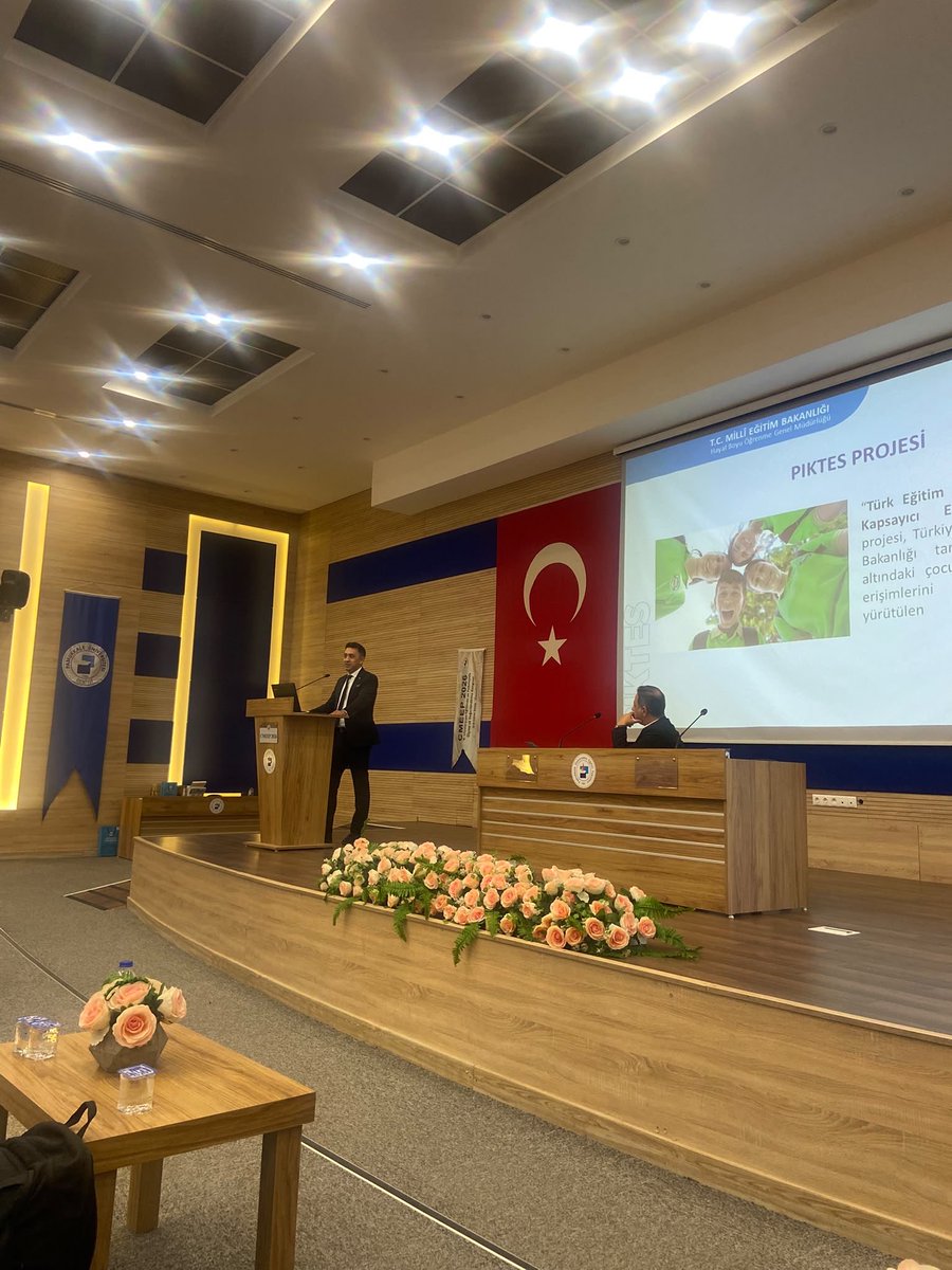 projepiktesIV's tweet photo. Pamukkale Üniversitesi tarafından düzenlenen kongrede, PIKTES projesi kapsamında hazırlanan “Çocuklar için Türkçe Yeterlik Sınavı” katılımcılara tanıtıldı.
📍Denizli

@tcmeb 
@mebhbogm 
@EUDelegationTur 
@pauedutr 

#piktes https://t.co/VIy0aVv9Kj