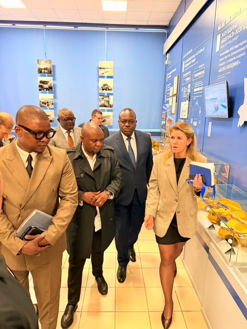 Moniamwanga12's tweet photo. TRANSCO en mission en Biélorussie
Conduite par son DG @CKilubu, la délégation a enchaîné,ce mardi,réunions de travail et visites guidées autour des solutions de mobilité électrique et ds perspectives de modernisation du parc

Ds échanges porteurs de nvells perspectives pr TRANSCO https://t.co/sj5cBLSt0n