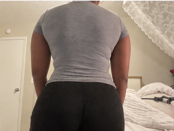 Juneplayss's tweet photo. Gray fitted top https://t.co/B4HH0Lgil0