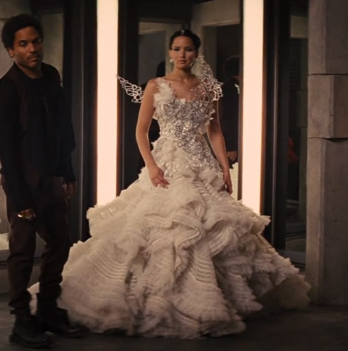 lacysvamp's tweet photo. the hunger games girls never miss https://t.co/xEDkR7gvma