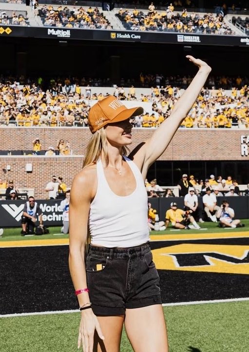 JonnyRoot_'s tweet photo. Sophie Cunningham sent a bold, truthful message at the Mizzou vs Florida game with her hat

The side said “No Cis, just..” 
The front: “Woman”

Now The Athletic/New York Times are calling for the Fever to get rid of her... 

We need more bold, female athletes like Cunningham. https://t.co/ZJoAmMg5IU