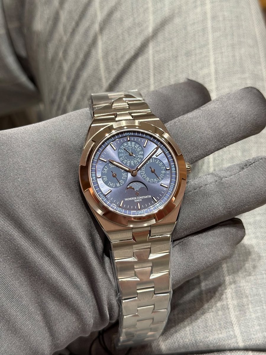 ZyroCar's tweet photo. Vacheron Constantin Overseas Perpetual Calendar Ultra-Thin https://t.co/BgVh80TGCo