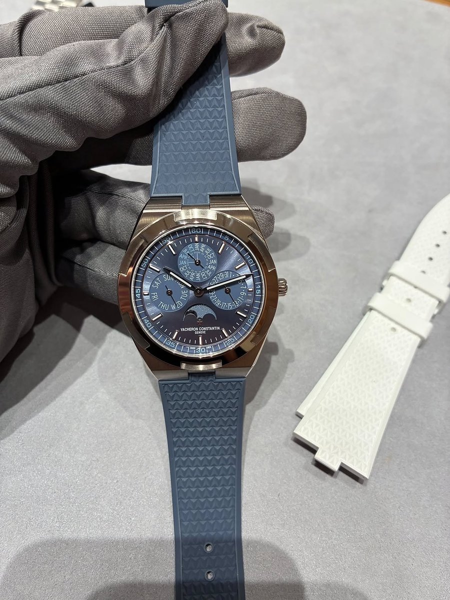 ZyroCar's tweet photo. Vacheron Constantin Overseas Perpetual Calendar Ultra-Thin https://t.co/BgVh80TGCo
