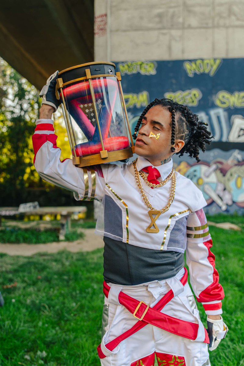 lollatam's tweet photo. El cerebro detrás del ritmo está listo. ⏱️🎶

el.ekko (IG) es el cosplayer oficial de Ekko para True Damage en #Worlds2026. Su dedicación a interpretar al campeón a través de sus diferentes aspectos, lo hacen una de las caras más conocidas por la comunidad.

📸 vluc_photo (IG)
🧵 mr.felix_design (IG)
🛠️ blearyhidra (IG)

#creadoresdelollatam #Worlds2026