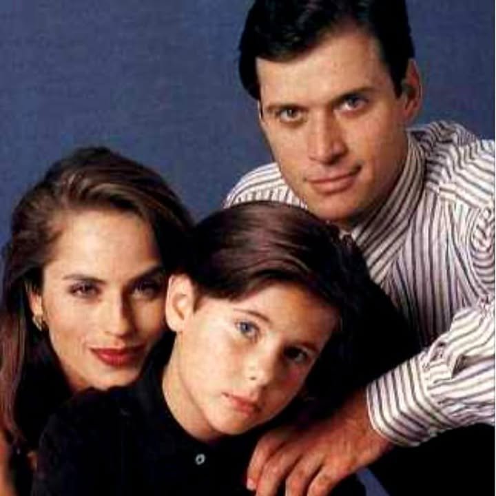 thee35thFL's tweet photo. The Carly and Lawrence obsession just came back after seeing this scene with her and Bo. I was a HUGE Days of Our Lives fan in the late 80's and earlier 90's. I taped it so I never missed an episode! https://t.co/0qaTYOYKAz