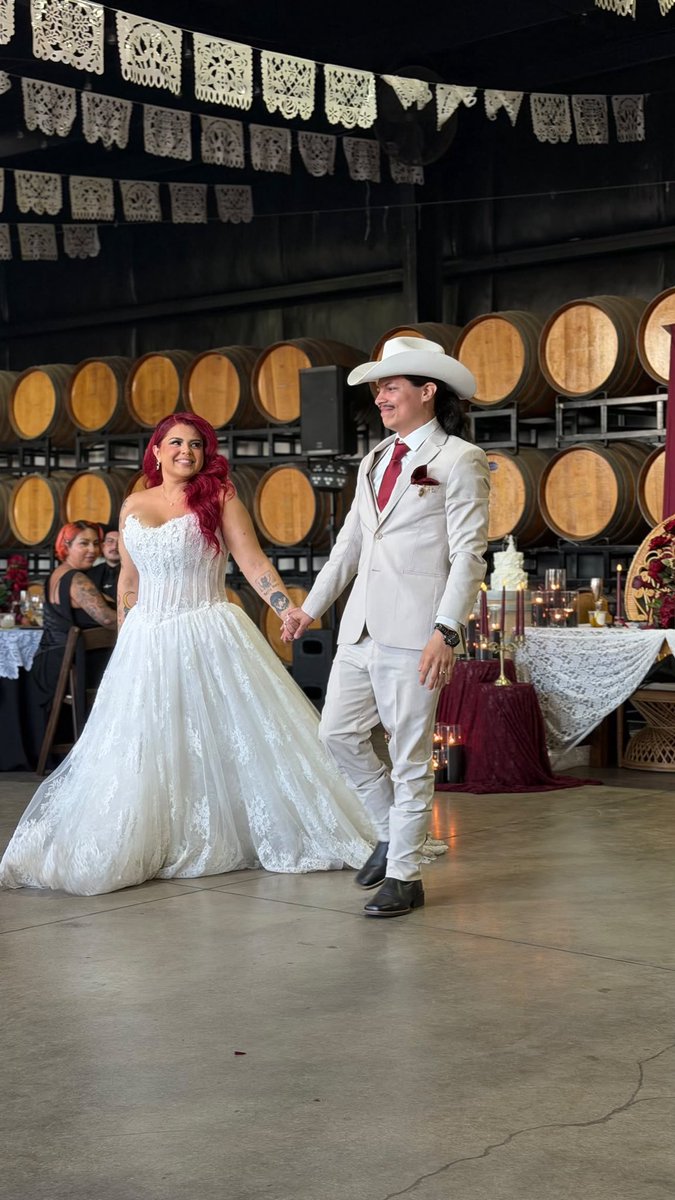 cloud805's tweet photo. Got married. Turned 33 . Life is good. How lucky can one guy get. https://t.co/7xLupd1ctY