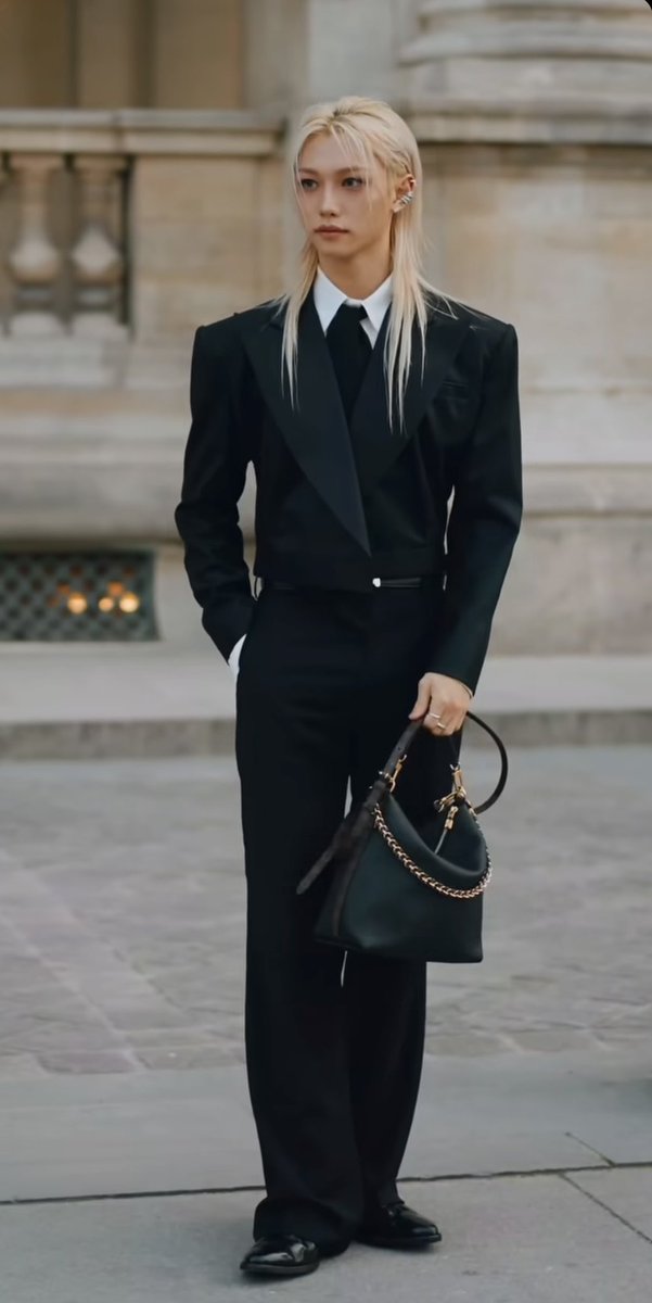 kkkk_k_m's tweet photo. 🖤🤍🖤

FELIX PFW LOUIS VUITTON SS27
#FELIXxLVSS27 #FELIX
@LouisVuitton https://t.co/UqR2M70Adb
