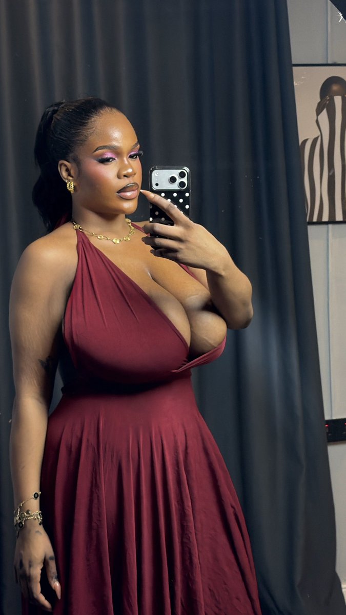 Paulaomoo's tweet photo. Me in red🫦😍 https://t.co/zqwbos2dXJ