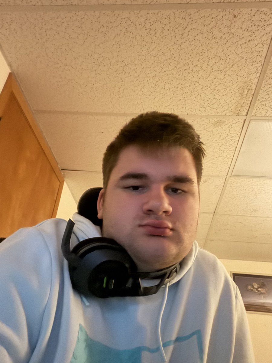 rot65426's tweet photo. Any girl want me 18 or 19 only https://t.co/5CgHrFzLkm